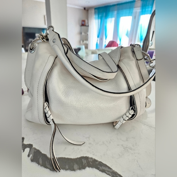 Danielle - Picture 4 of 7